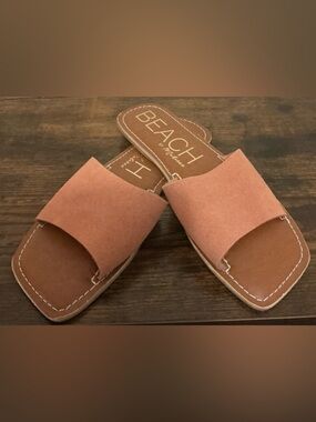 A Pair Of New Brown Leather Bali Slide Sandals from the Beach by Matisse SizeUS7